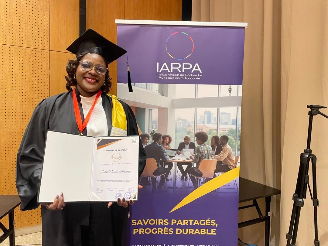 Article de presse : Julie Nsuele obtient le titre de Docteur Honoris Causa à Dakar pour son engagement en faveur des femmes